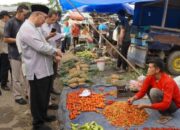 Pastikan Bahan Pokok Tersedia Jelang Idul Fitri, Bupati HSS Kembali Pantau Pasar Tradisional