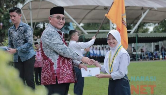 Bupati Fikry Kukuhkan Ribuan Siswa SMP Se-Kabupaten HSS