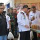 Bupati HSS, Achmad Fikry meninjau stand Bazar UMKM di Kecamatan Daha Selatan.