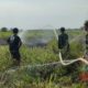 Babinsa Kodim 1003/HSS bersama masyarakat peduli api memadamkan titik hotspot Karhutla di kawasan Desa Amawang Kiri Muka, Kecamatan Kandangan.