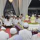 Bupati HSS, Achmad Fikry dan Sekda HSS, Muhammad Noor saat mengikuti acara haul ke 2 Guru Kapuh.