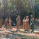 Bupati HSS, Achmad Fikry bersama Dandim 1003/HSS Letkol Inf Nurliwedie Nurdin Kanan meninjau sasaran fisik utama pembukaan akses jalan pada program TMMD ke 117 di Dusun Paniungan, Desa Malilingin, Kecamatan Padang Batung.