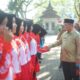 Bupati HSS, Achmad Fikry memberikan semangat kepada anggota Paskibraka yang akan bertugas pada upacara kemerdekaan 17 Agustus 2023.
