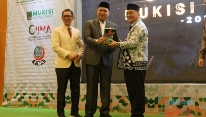 Pelopori Rumah Sakit Syariah, Bupati HSS Diganjar Penghargaan