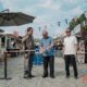 Bupati HSS, Achmad Fikry didampingi Sekda HSS, Muhammad Noor dan H Rafi’i Mukhtar meresmikan lokasi food court.
