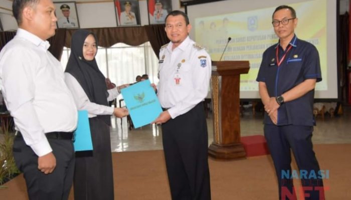 Pj Bupati Hermansyah Serahkan SK Pengangkatan P3K Tenaga Teknis Lingkup Pemkab HSS