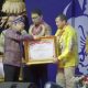 Pj Bupati HSS, Hermansyah menerima penghargaan dari Wakil Presiden (Wapres) RI, Ma'ruf Amin.