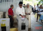 Pj Bupati Hermansyah Beserta Istri Salurkan Hak Pilihnya di Pemilu 2024