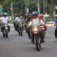 Pj Bupati HSS Hermansyah menuju lokasi titik pantau penilaian Adipura dengan mengendarai motor trail.