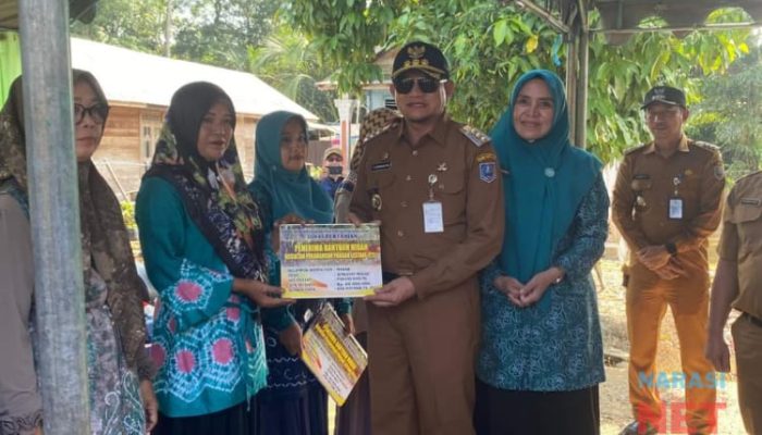 Pemkab HSS Salurkan Bantuan P2L Untuk KWT Kecamatan Angkinang