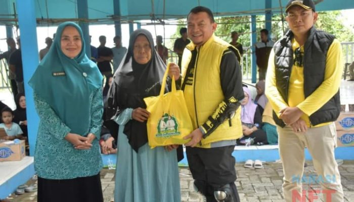Jelang Ramadhan, Pj Bupati HSS Turkam Salurkan Bansos di Tiga Daha