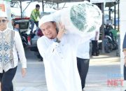 Serahkan Bantuan Karpet, Pj Bupati HSS Harapkan Kenyamanan Beribadah Jamaah Meningkat
