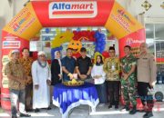 Peluang UMKM Lokal, Sekda HSS Resmikan Retail Modern Alfamart di Nagara