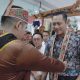 Menteri ATR/BPN, Agus Harimurti Yudhoyono (AHY) disambut dengan upacara adat Dayak Potong Pantan saat tiba di Kota Palangka Raya, Provinsi Kalteng.