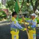 Pj Bupati HSS, Hermansyah menyerahkan bendera Kontingen kepada perwakilan atlet POPDA.
