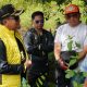 Pj Bupati HSS Hermansyah bersama Kadis PUPR Kalsel saat berada di lokasi pembangunan jalan Nagara-Margasari.