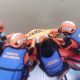 Tim SAR gabungan saat melakukan evakuasi terhadap korban tenggelam di Sungai Barito.