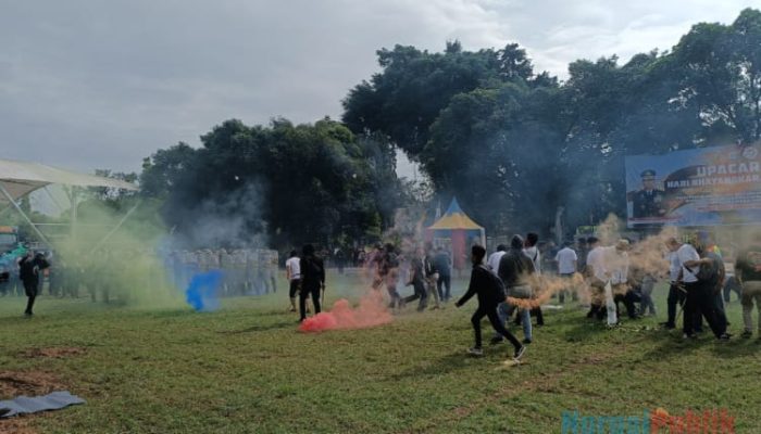 Aksi Kerusuhan dan Dentuman Bom Warnai Peringatan HUT Ke-78 Bhayangkara di HSS