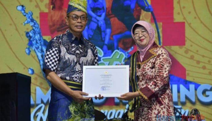 Sukses Gelar Festival Bamboo Rafting, Pemkab HSS Dapatkan Penghargaan dari Menparekraf RI