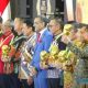 Sekretaris Daerah (Sekda) HSS, Muhammad Noor saat menerima penghargaan Universal Health Coverage (UHC) Award 2024.
