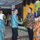 Sekda HSS, Muhammad Noor beserta istri menyambut kedatangan Kapolres HSS baru AKBP Muhammad Yakin Rusdi.