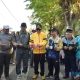 Pj Bupati HSS, Hermansyah melakukan potong pita tanda dimulainya kegiatan jalan santai.