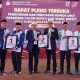 Tiga pasang calon Bupati-Wakil Bupati HSS menunjukkan nomor urut Pilkada 2024.