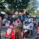 Salah satu Polwan Polres HSU memberikan penyuluhan tertib berlalulintas kepada pengguna jalan.