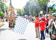 Pj Bupati HSS Lepas Ratusan Peserta Karnaval HUT Ke-79 Kemerdekaan RI