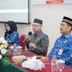 Sekda Tapin, Sufiansyah saat memberikan arahan pada Rakor Intervensi Spesifik dan Sensitif, Pengukuran dan Publikasi Data Stunting tahun 2024. (Foto : Prokopim Tapin)