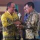 Pj Bupati HSS, Endri menerima penghargaan Kalimantan Selatan Innovation Award (KIA) tahun 2024. (Foto : Prokopim HSS)