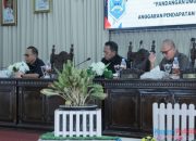 Sekda HSS Hadiri Paripurna Pandangan Fraksi Atas Ranperda APBD 2025