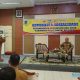 Staf Ahli Bidang Hukum dan Politik Setda HSS, Roni Maulidi saat membuka advokasi dan sosialisasi pencegahan kekerasan di lingkungan pendidikan. (Foto : Diskominfo HSS)