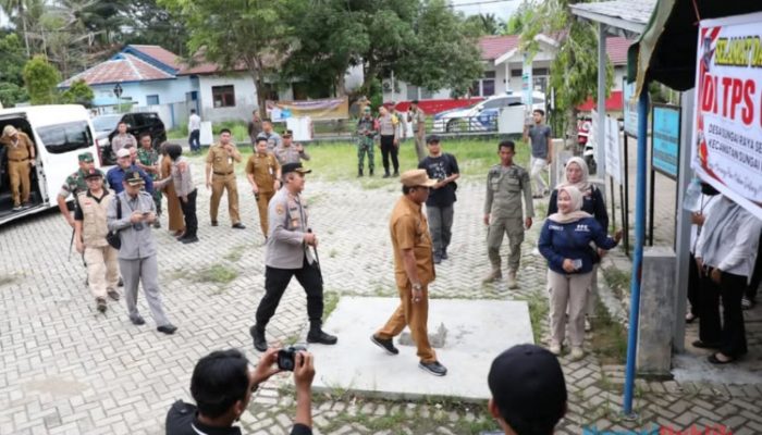 Pastikan Berjalan Lancar, Pj Bupati HSS Pantau Kesiapan Sejumlah TPS Pilkada 2024