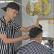Personil Polres HSS sedang cukur rambut yang disiapkan oleh Kapolres HSS AKBP Muhammad Yakin Rusdi. (Foto : Narasi Publik)