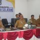 Sekda HSS, Muhammad Noor bersama Asisten Administrasi Umum Setda HSS, Sekretaris DPRD HSS, Kabag Umum, Kabag Prokopim, dan Kabag Tapem Setda HSS mengikuti Rakor persiapan pelantikan Kepala Daerah bersama Kemendagri RI, Tito Karnavian melalui Zoom Meeting. (Foto : Diskominfo HSS)