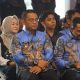 Pj Bupati HSS, Endri didampingi Kadis Kominfo HSS, Rahmawaty saat menghadiri puncak peringatan HPN tahun 2025 Kalsel. (Foto : Diskominfo HSS)