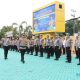 Waka Polres HSS, Kompol Riswiadi melakukan pemeriksaan pasukan. (Foto : Humas Polres HSS)