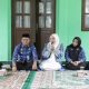 Pj Ketua TP PKK, Mutia Anwary didampingi Pj Bupati HSS, Endri memberikan sambutan di acara syukuran Milad. (Foto : Prokopim HSS)