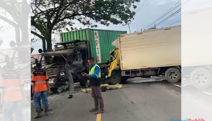 Kecelakaan di HSS, Dua Unit Truk Adu Banteng Hingga Sebabkan Sopir Terjepit