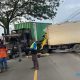 Tangkapan layar video pasca kecelakaan dua unit truk di Jalan A Yani, Kecamatan Sungai Raya, Kabupaten HSS. (Foto : Istimewa)