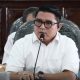 Ketua DPRD HSS, Akhmad Fahmi saat memimpin rapat perubahan jadwal kegiatan bulan Februari. (Foto : Humas DPRD HSS)