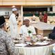 Bupati HSS, Syafrudin Noor saat menjamu buka puasa bersama IKK HSS Banjarmasin. (Foto : Diskominfo HSS)