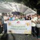 Section Head Government Relation PT AGM, Achmad Syahdeni menyerahkan bingkisan kepada Ketua PWI HSS, Muhammad Irfansyah usai kegiatan buka puasa bersama. (Foto : Narasi Publik)