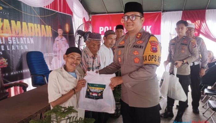 Ramadhan Berbagi, Polres HSS Bagikan Ratusan Bingkisan Sembako untuk Warga Daha Selatan