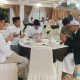 Wakil Gubernur (Wagub) Kalsel, Hasnuryadi Sulaiman bersama Bupati HSS, Syafrudin Noor saat melaksanakan sahur bersama. (Foto : Narasi Publik)