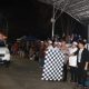 Wabup Tapin, H Juanda, melepas iring-iringan mobil hias dalam kegiatan Binuang Takbir Fest 2025. (Foto : Prokopim Tapin)