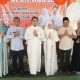 Ketua DPRD HSS, Akhmad Fahmi berfoto bersama dengan Bupati HSS, Syafrudin Noor saat acara open house dan halal bihalal Idulfitri 1446 Hijriah. (Foto : Istimewa)