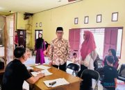 Tinjau Layanan Adminduk Saat Libur Lebaran, Wabup HSS Ingin Berikan Pelayanan Terbaik Bagi Masyarakat