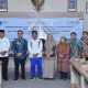 Wakil Bupati HSS, Suriani foto bersama tim BPK RI perwakilan Provinsi Kalsel usai exit meeting pemeriksaan rinci atas LKPD tahun 2024. (Foto : Prokopim HSS)
